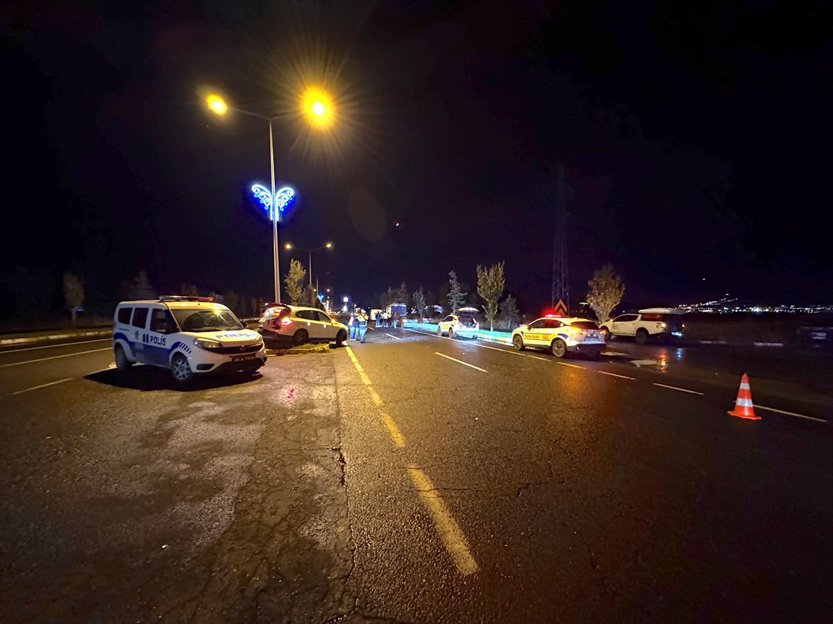 Erzurum'da motokaravan-cip kazası: 6 hafif yaralı