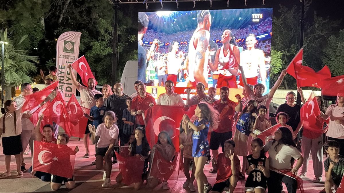 Osmaniye'de Filenin Sultanları Coşkusu