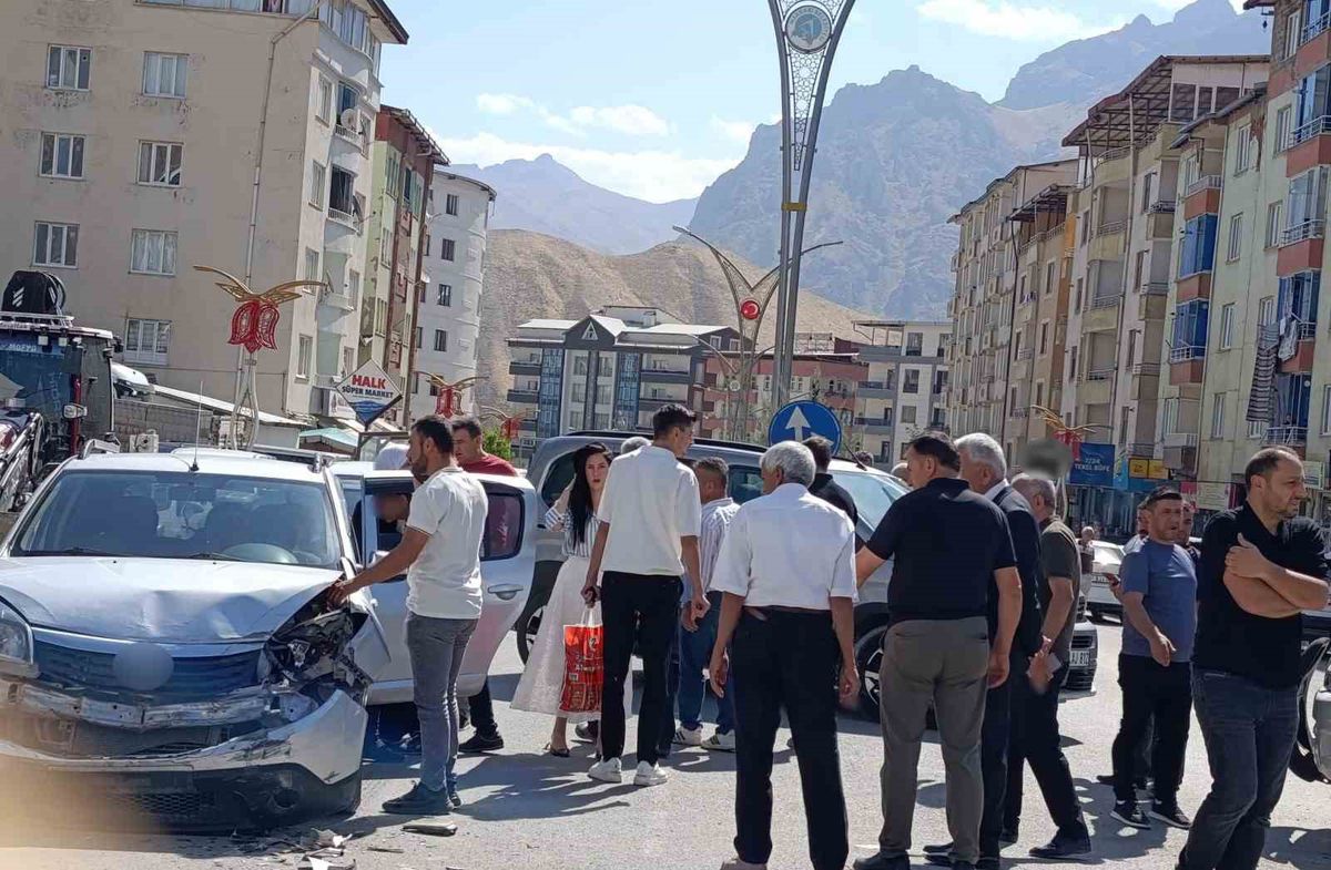 Hakkari'de Trafik Kazası: 1 Yaralı