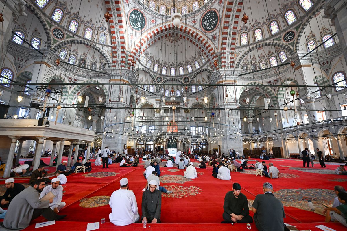 İstanbul’da 300 Hafız Minder Hatmi Yarışması