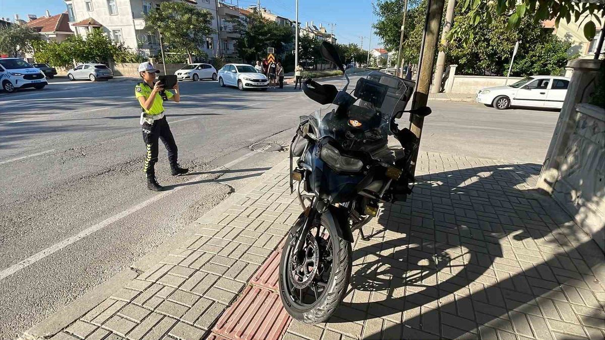 Karaman'da Motosiklet ve Otomobil Çarpıştı: 1 Yaralı