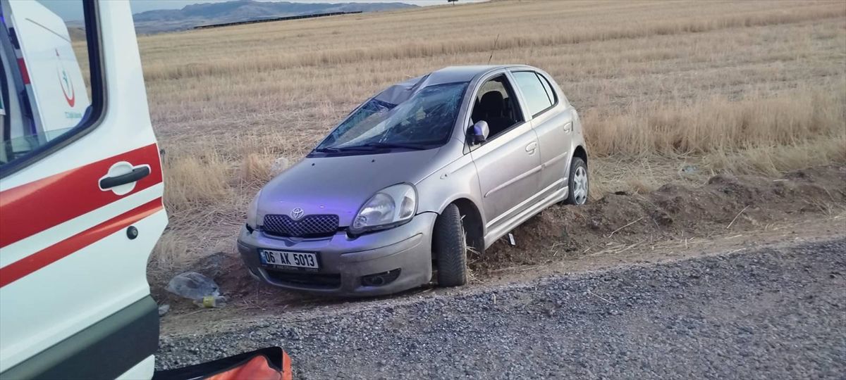 Kırıkkale'de Otomobil Tarlaya Devrildi: 4 Yaralı