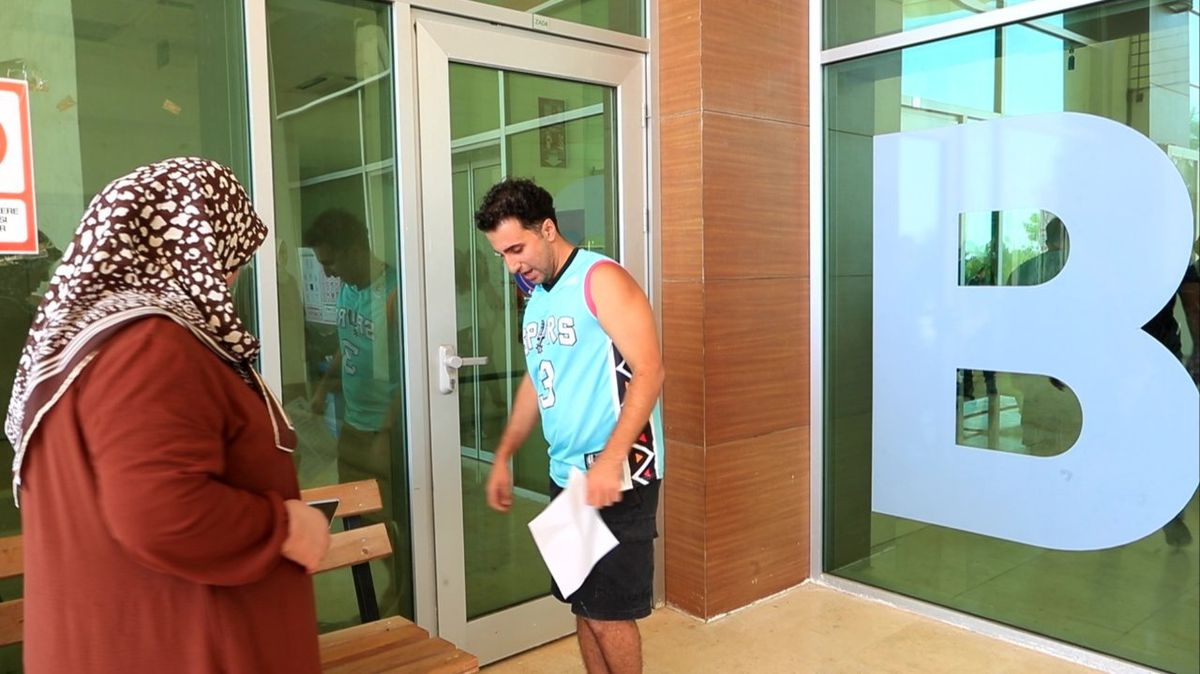 KPSS'ye geç kalan adayın terlikli koşusu