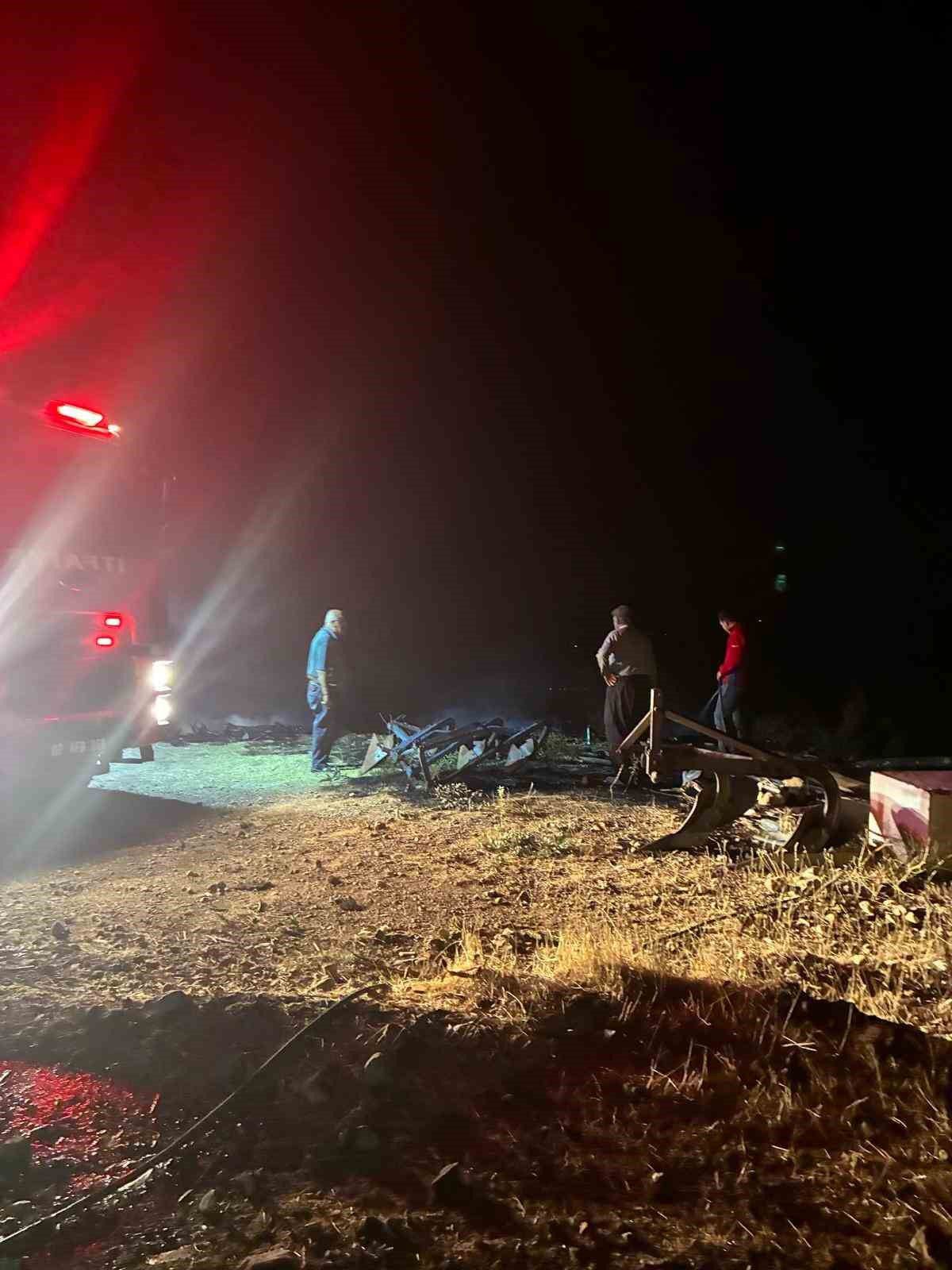 Adıyaman’da Odunluk Yangını Hayvan Ağılına Sıçramadan Söndürüldü
