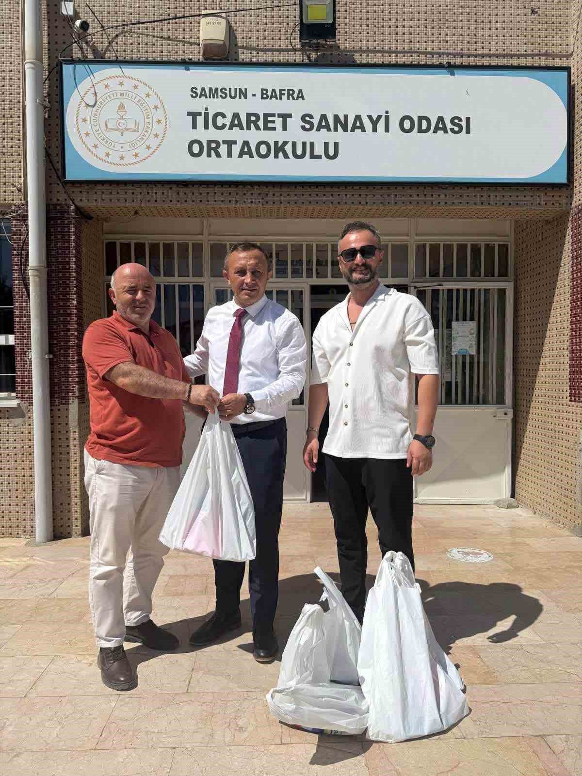 Bafra'da Öğrencilere Kırtasiye Yardımı