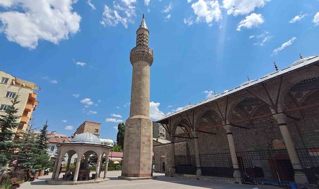 once minare yapildi cami sonradan eklendi 2 20211447 o