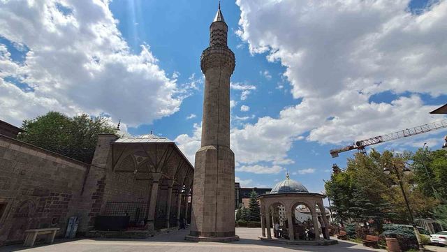 once minare yapildi cami sonradan eklendi 3 20211447 o