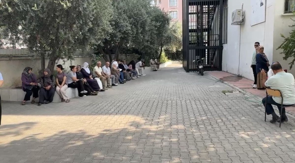 Osmaniye'de 2026 KPSS Lisans Heyecanı: Adaylar Erken Saatlerde Sınav Merkezlerine Akın Etti