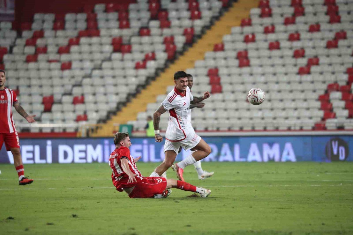 Trendyol 1. Lig: Antalyaspor, Sivasspor'a 2-1 mağlup oldu