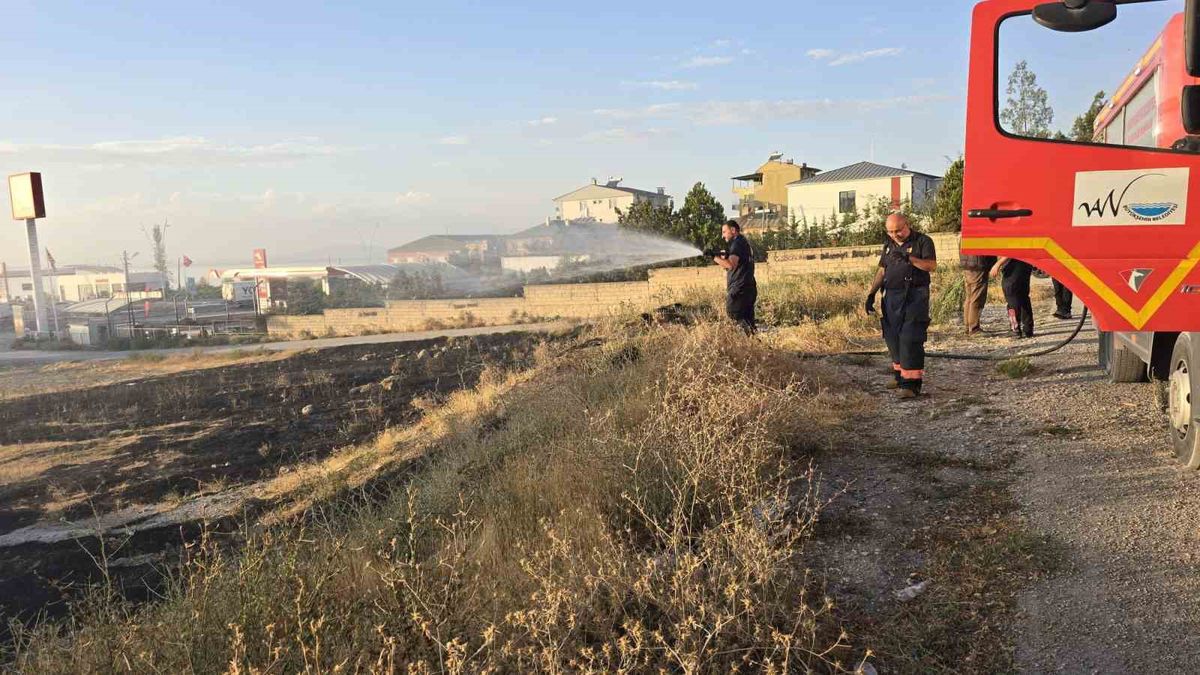 Van'da Örtü Yangını Kontrol Altına Alındı