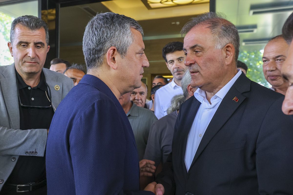 Özgür Özel, İBB Başkan Vekili Nuri Aslan'a Taziye Ziyaretinde Bulundu