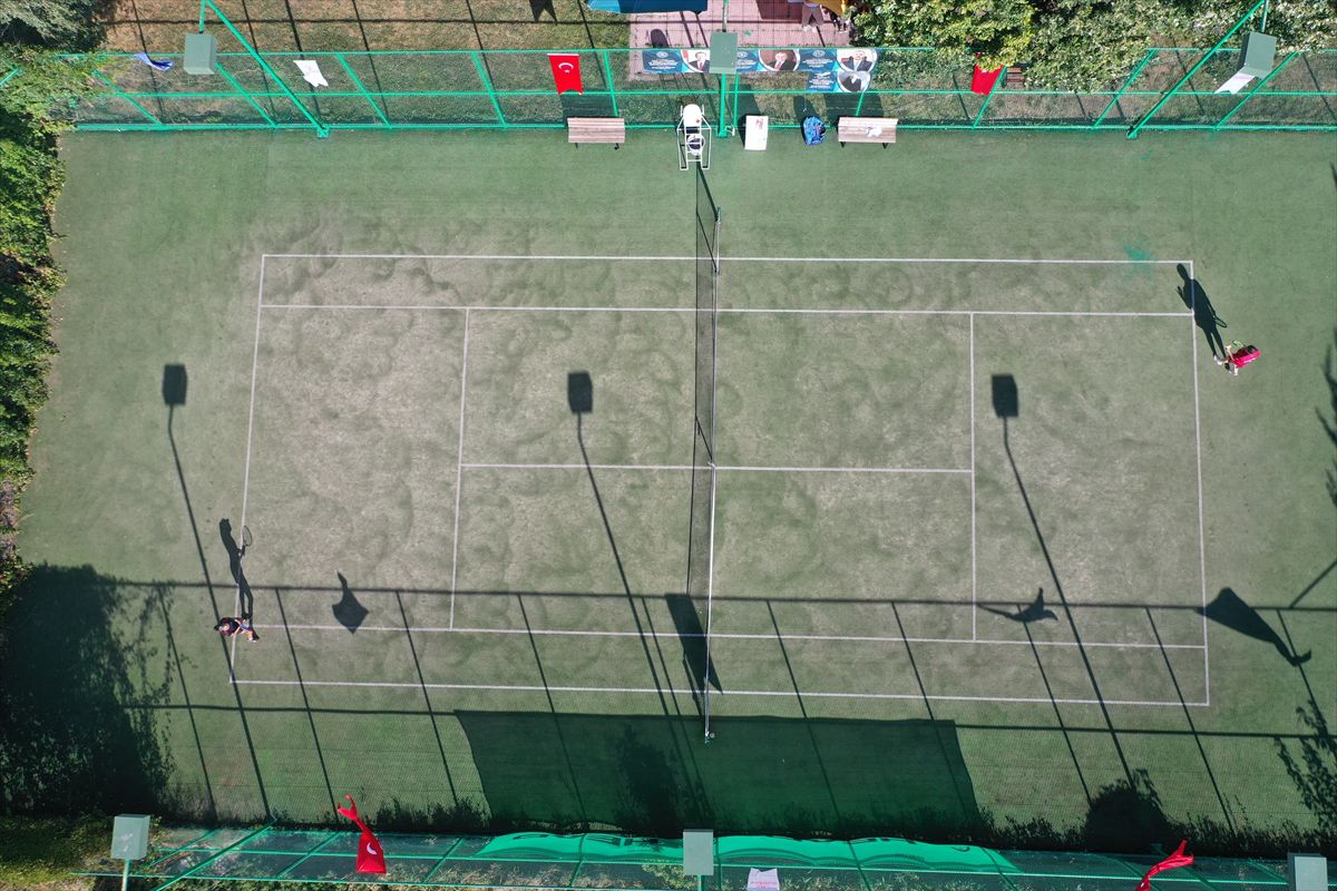 Ağrı'da tenis heyecanı 120 sporcunun katılımıyla başladı