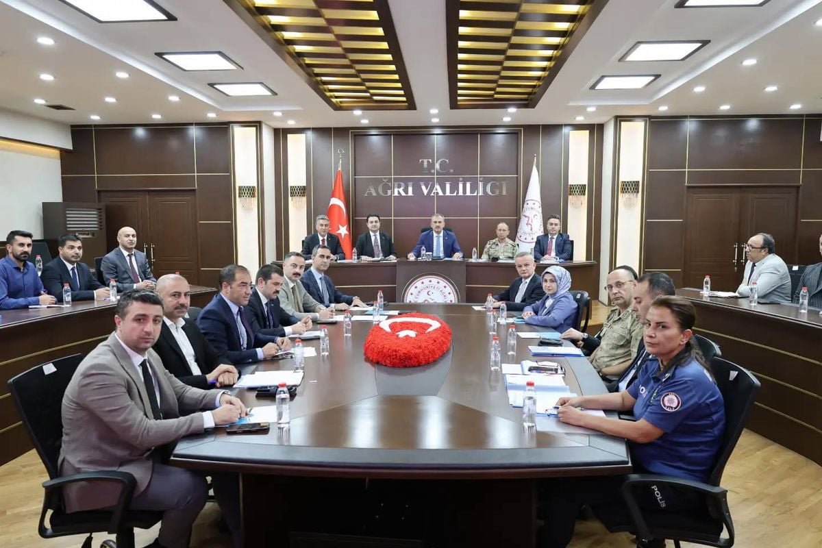 Ağrı'da Vali Bozkurt Başkanlığında 'Okul Güvenlik Toplantısı' yapıldı