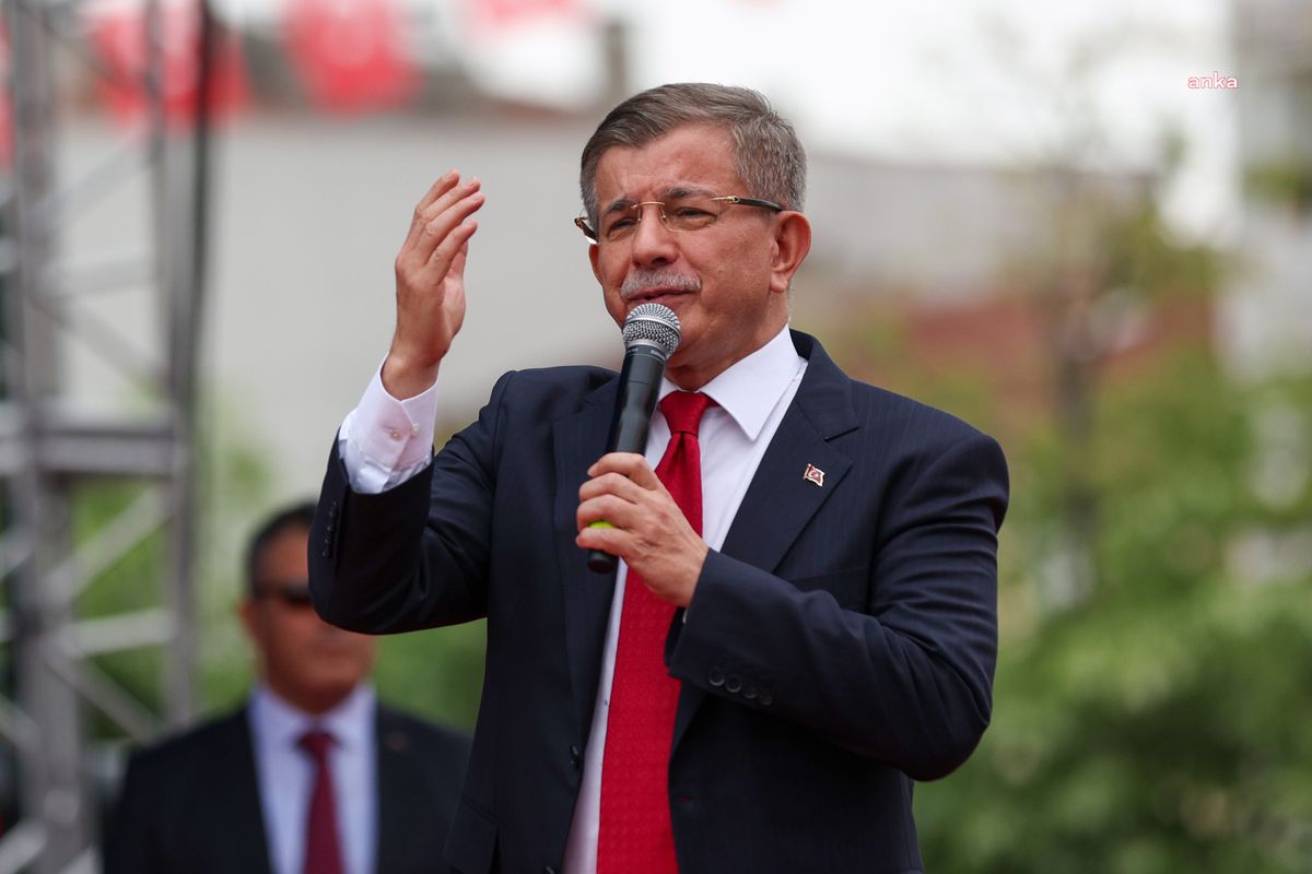 Ahmet Davutoğlu 'Cumhurbaşkanına hakaret' suçundan ifade verdi: 'Sözlerimin arkasındayım'