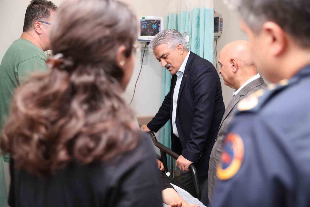 Akçakoca’daki kazada yaralananları Vali Makas ziyaret etti