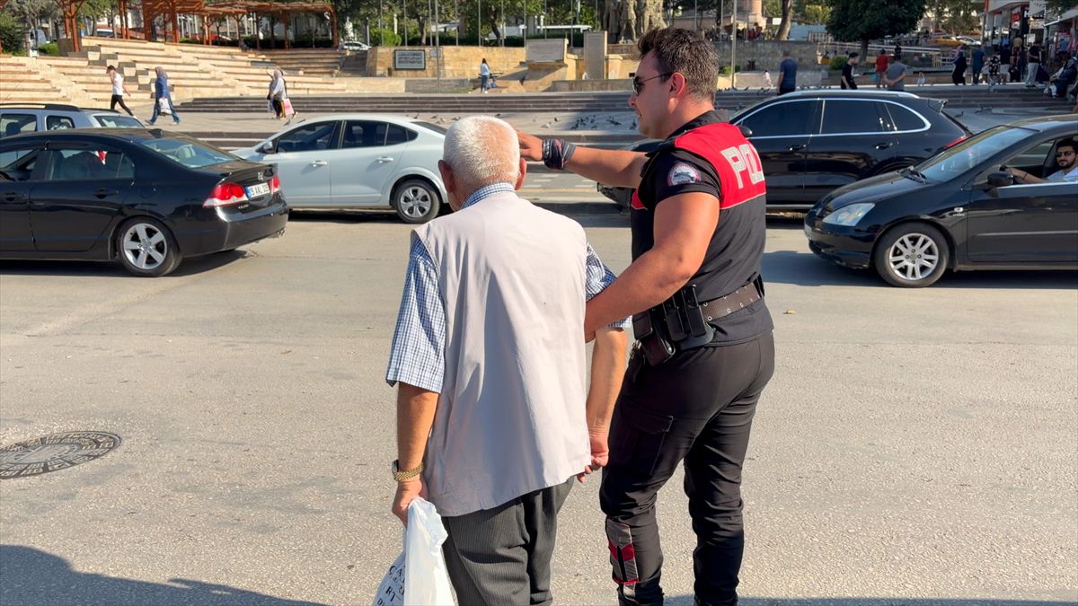 Amasya'da yunus polisinden yaşlı vatandaşa yardım