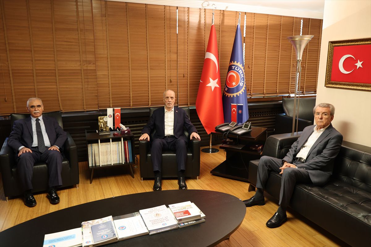 Anayasa Mahkemesi Başkanı Özkaya'dan TÜRK-İŞ'e ziyaret