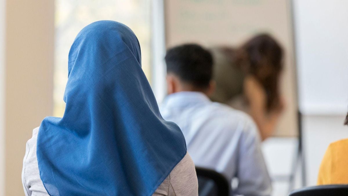 Avusturya'da 14 yaş altına okullarda başörtüsü yasağı yürürlüğe girdi