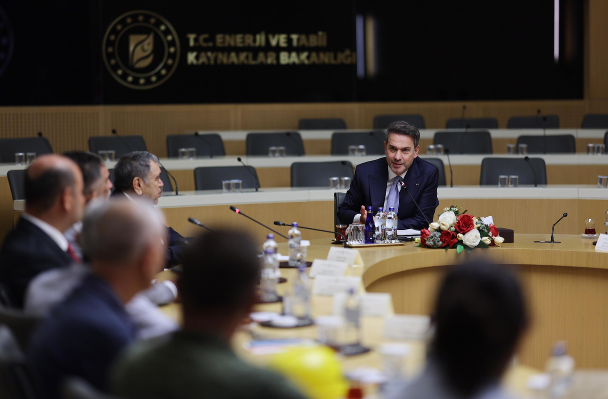 Bakan Bayraktar, madencilerle bir araya geldi: 'Sorunun çözüme kavuşmuş olmasından büyük bir memnuniyet duyuyoruz'