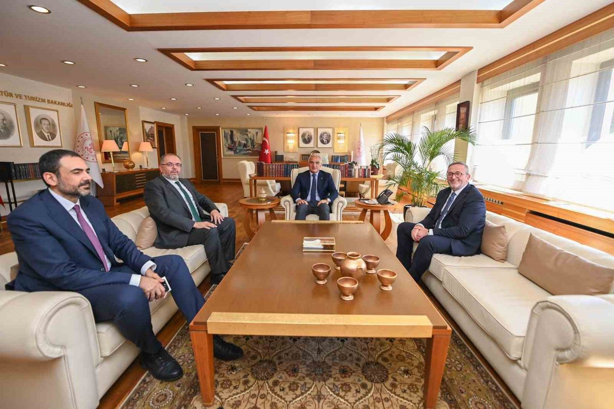 Bakan Ersoy, MSÜ Rektörü Afyoncu ile bir araya geldi