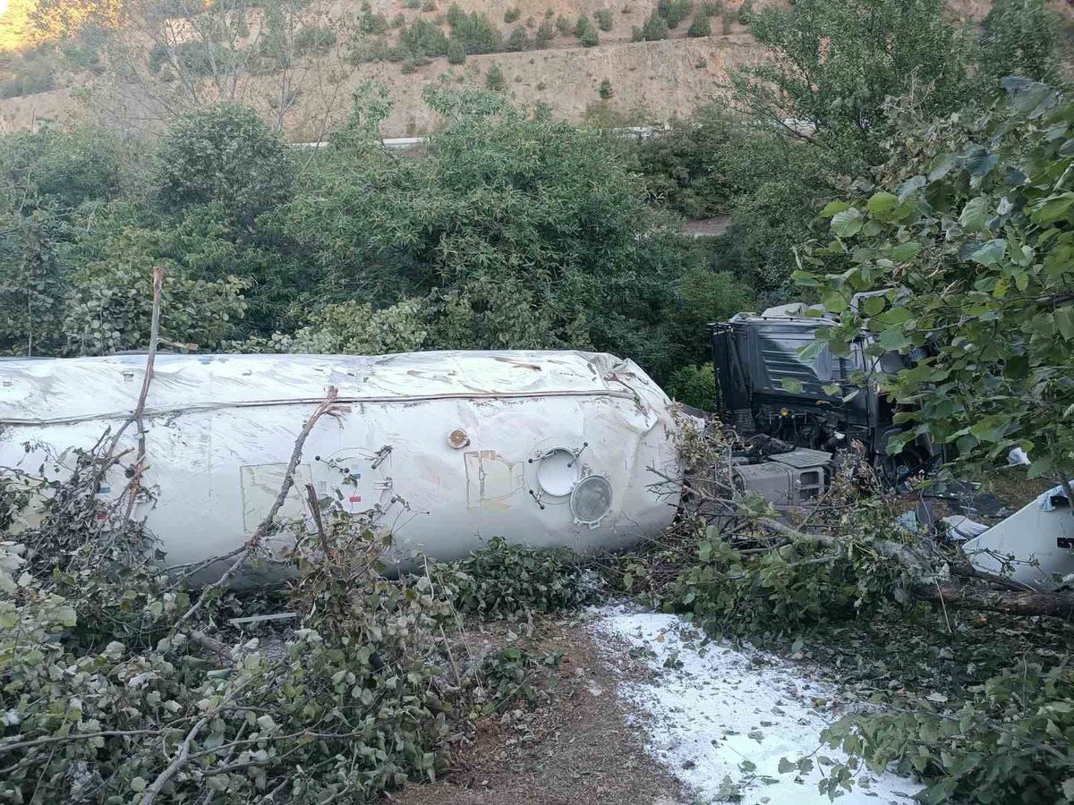 Tır Devrilmesi: 1 Ölü, 1 Yaralı