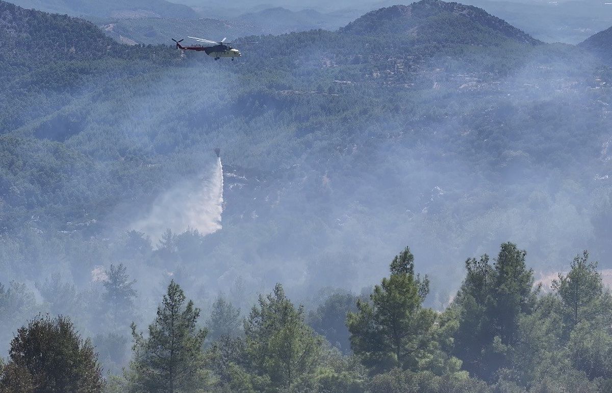 Burdur’da orman yangınına havadan ve karadan müdahale sürüyor