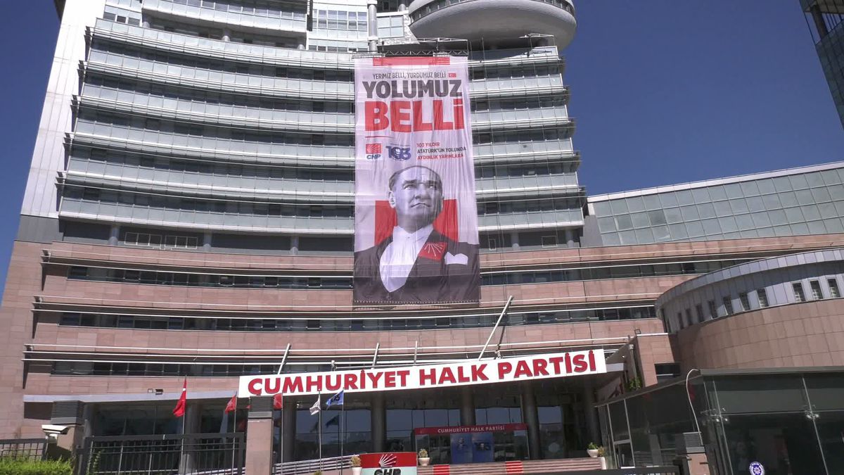 CHP Genel Merkezi'nden 103. Yıl Afişi