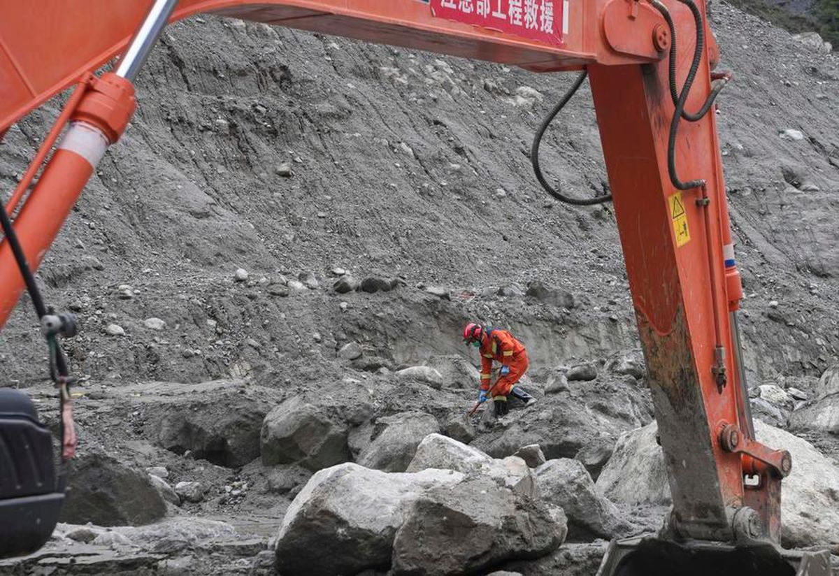 Gyirong’da Heyelan: Can Kaybı 43’e Yükseldi, 519 Kişiden Haber Alınamıyor