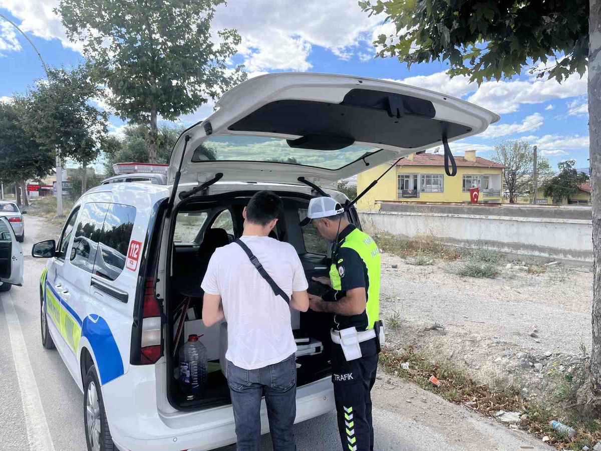Çorum’da dron destekli trafik denetimi: Kırmızı ışık ihlali yapan sürücülere toplam 100 bin TL ceza