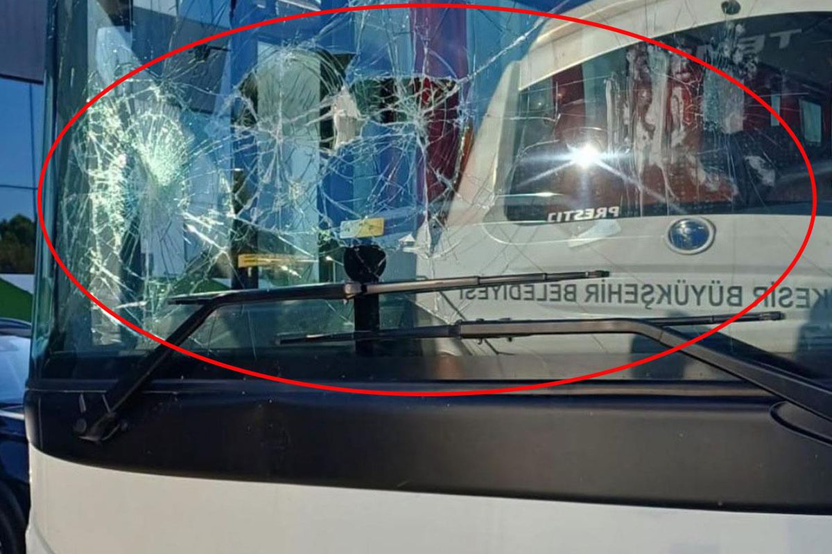 Daha ilk maçtan bu yapılır mı? Birkaç saat arayla iki farklı takım taraftarıyla arbede yaşadılar