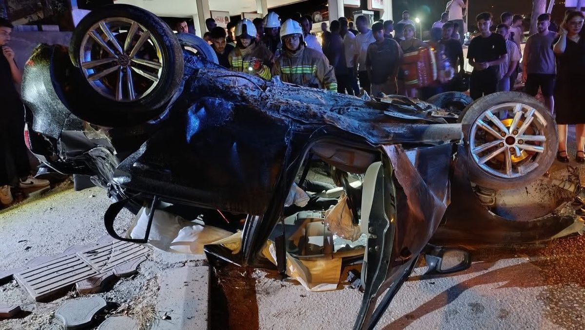 Hatay'da Takla Atan Otomobilde Sürücü Yaralandı