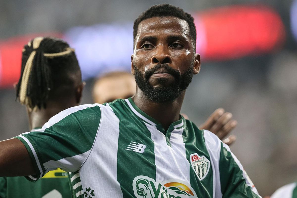 Durmak bilmiyor! Kelechi Iheanacho'dan Bursaspor'a hayat öpücüğü
