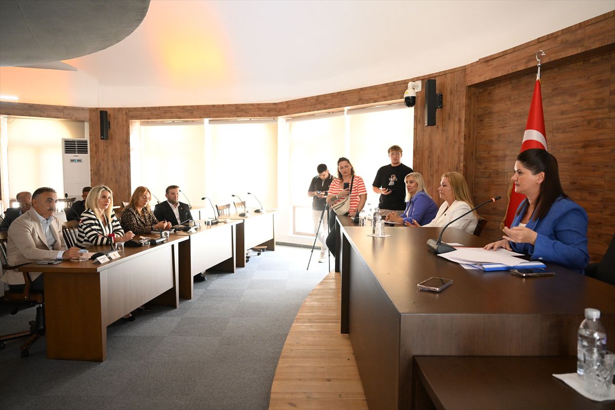 Edirne Belediyesi Meclis toplantısında üyeler arasında arbede yaşandı