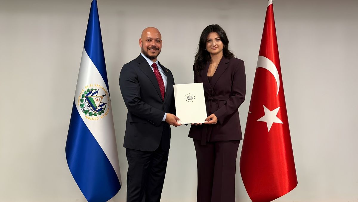 El Salvador, 23 yaşındaki Deveci’yi fahri konsolos olarak atadı