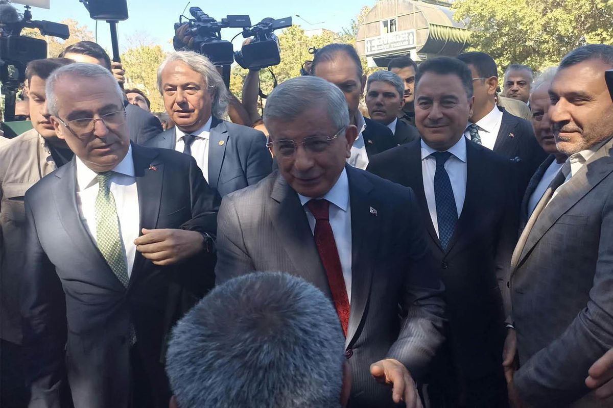 Davutoğlu şüpheli sıfatıyla adliyede