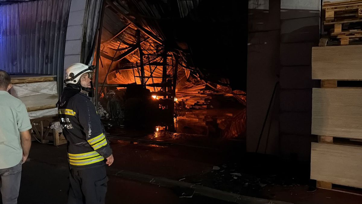Baksan Sanayi'de yangın kontrol altına alındı