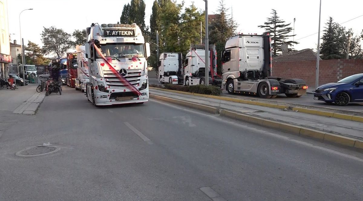 Eskişehir'de Düğünde 7 Tırlık Sürpriz Konvoy
