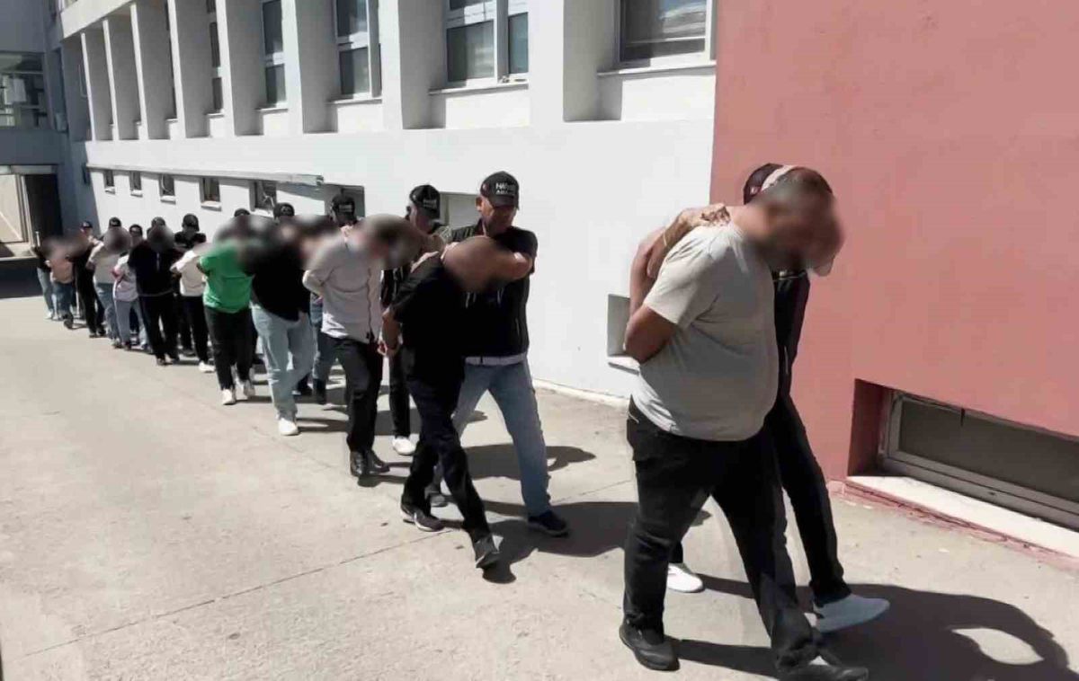 Adana'da Uyuşturucu Operasyonu: 14 Gözaltı, 9 Tutuklama