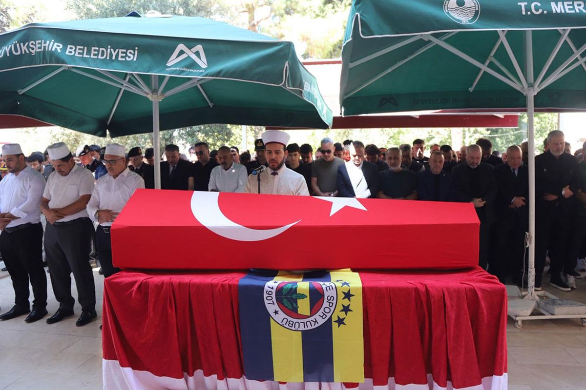 Fenerbahçe, tribünde kalp krizi sonucu vefat eden gazinin çocuklarına destek olacak