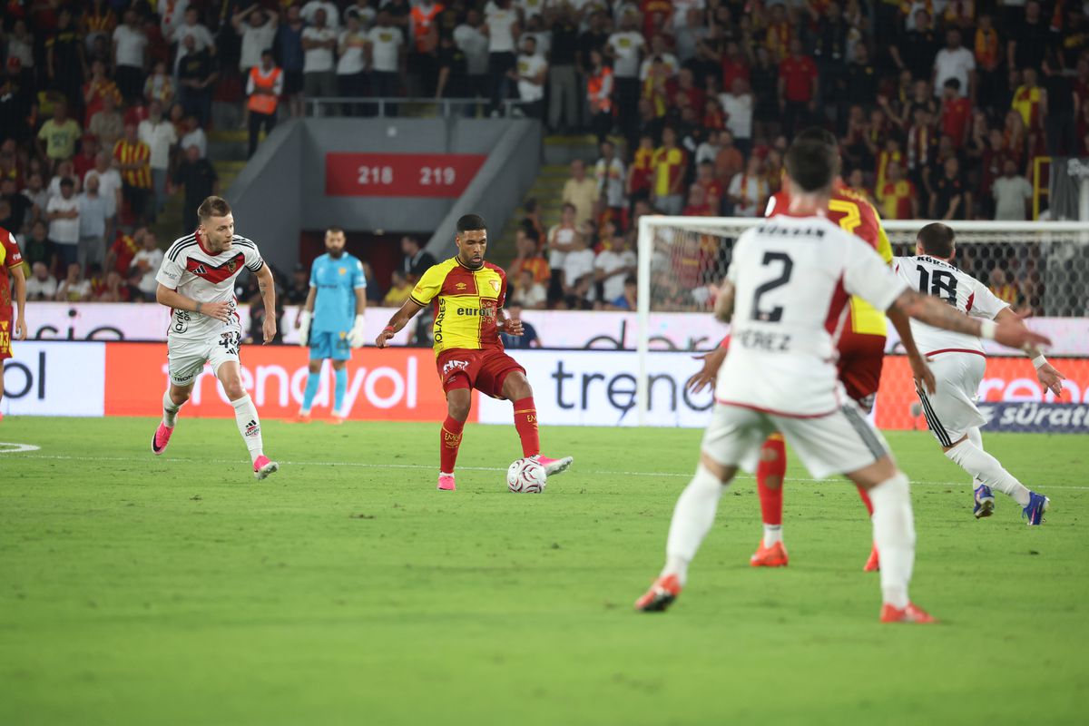 Gaziantep FK, İzmir deplasmanından 4-2 galip ayrıldı