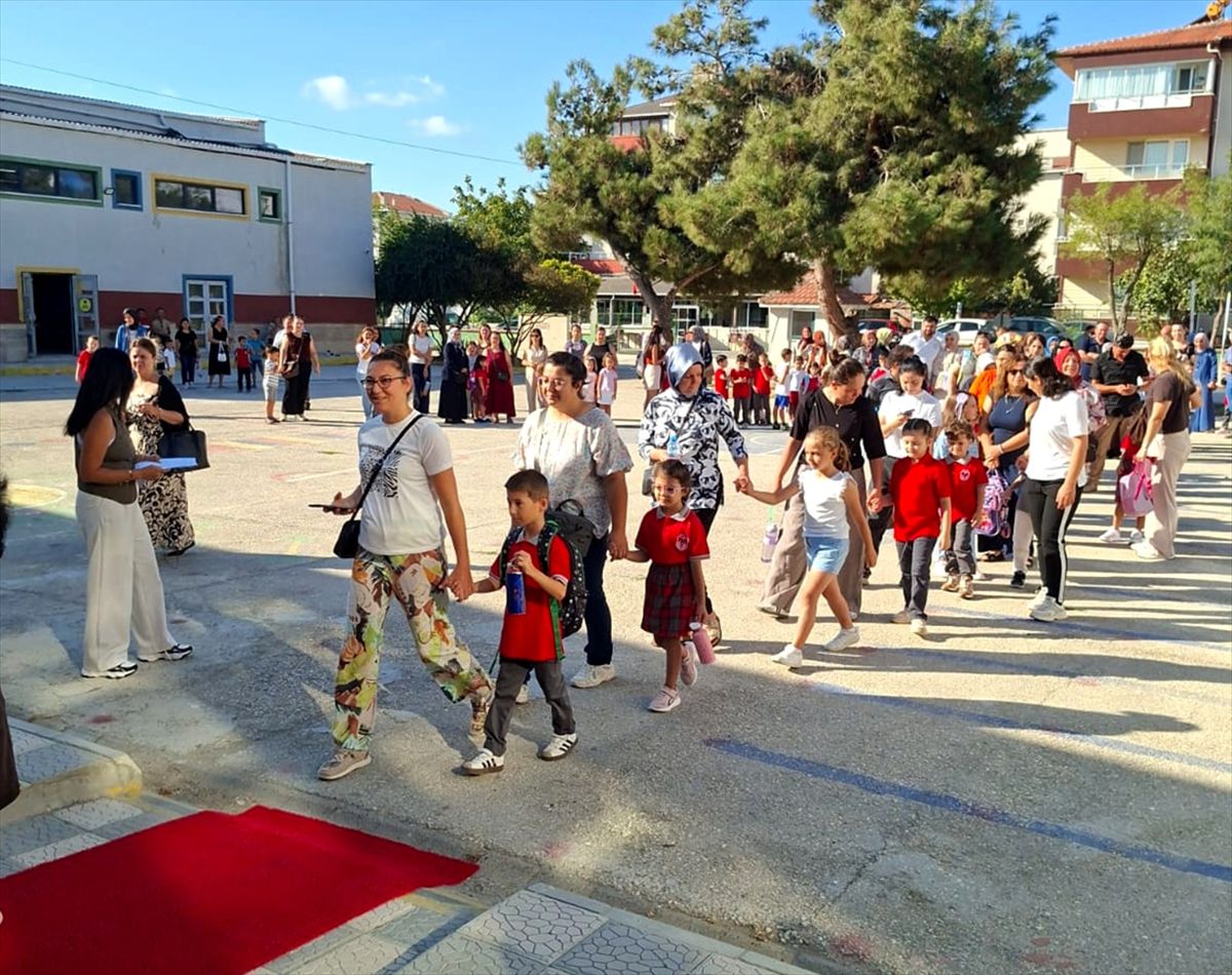 Gelibolu'da minik öğrenciler okula uyum etkinliğiyle başladı