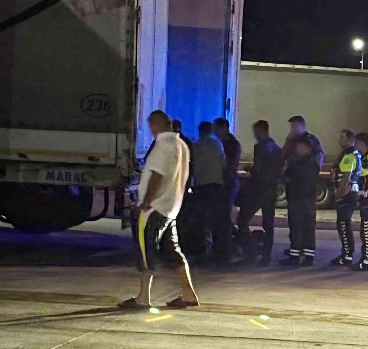 Hamzabeyli'de Tır Parkında 3 Düzensiz Göçmen Yakalandı