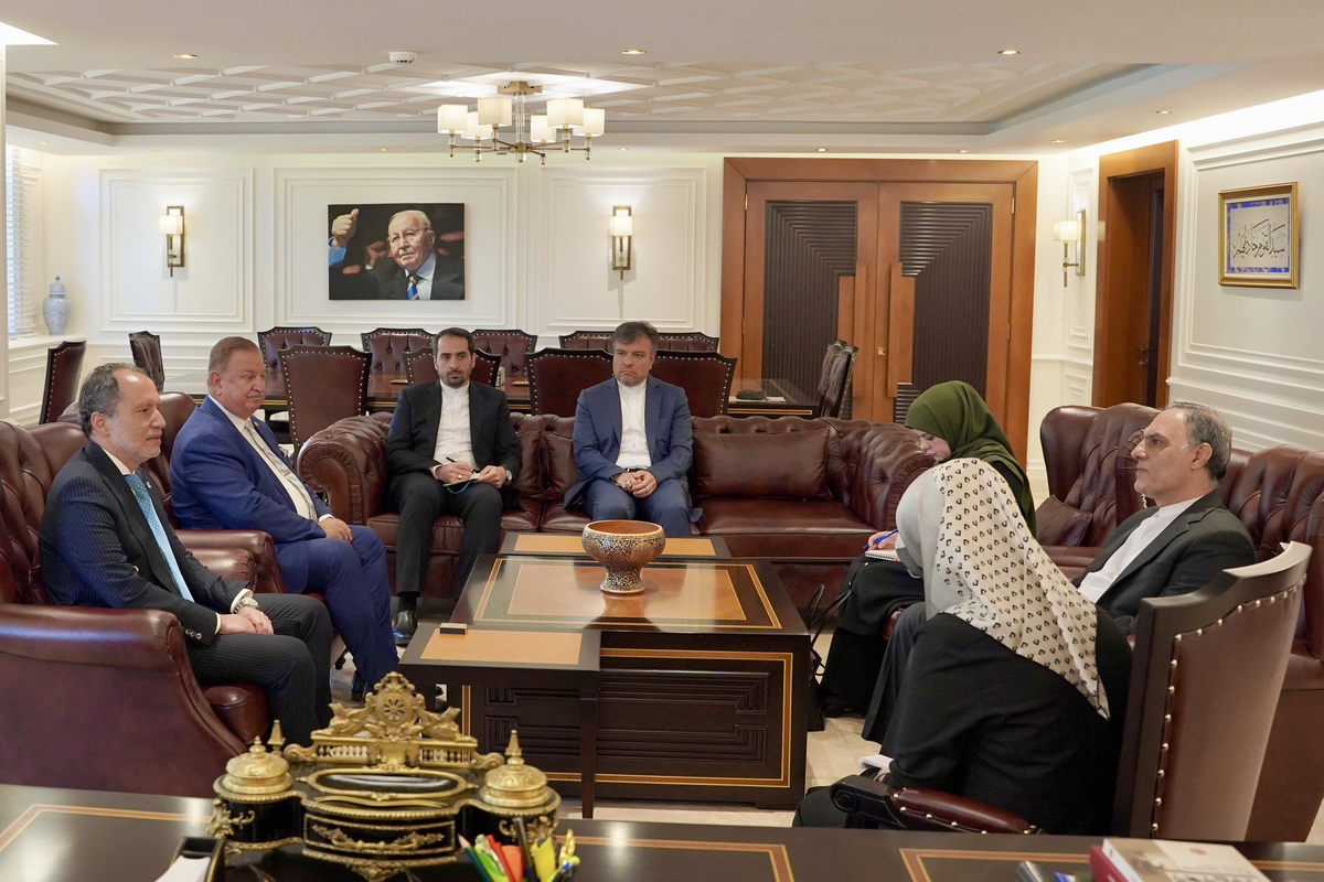 İran Büyükelçisi Habibollahzadeh, Yeniden Refah Partisi Genel Başkanı Erbakan'ı ziyaret etti