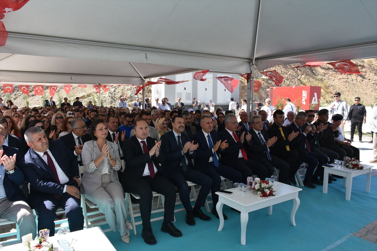 İzmir Demokrasi Üniversitesi 'sağlık binası'na kavuştu