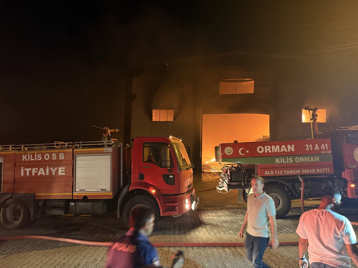 Kilis OSB’de ambalaj fabrikasında yangın!
