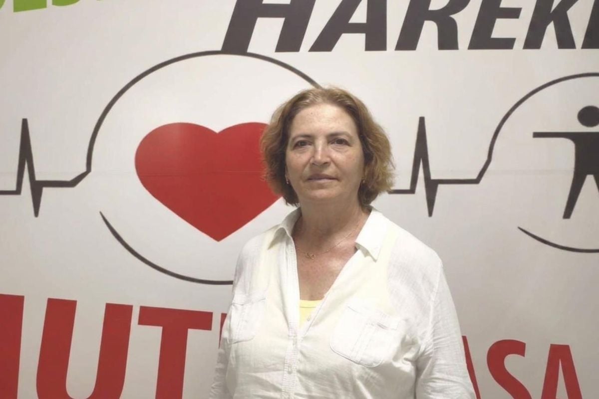 Giymek istediği kırmızı eteğe sığamayan 61 yaşındaki kadın 25 kilo verdi