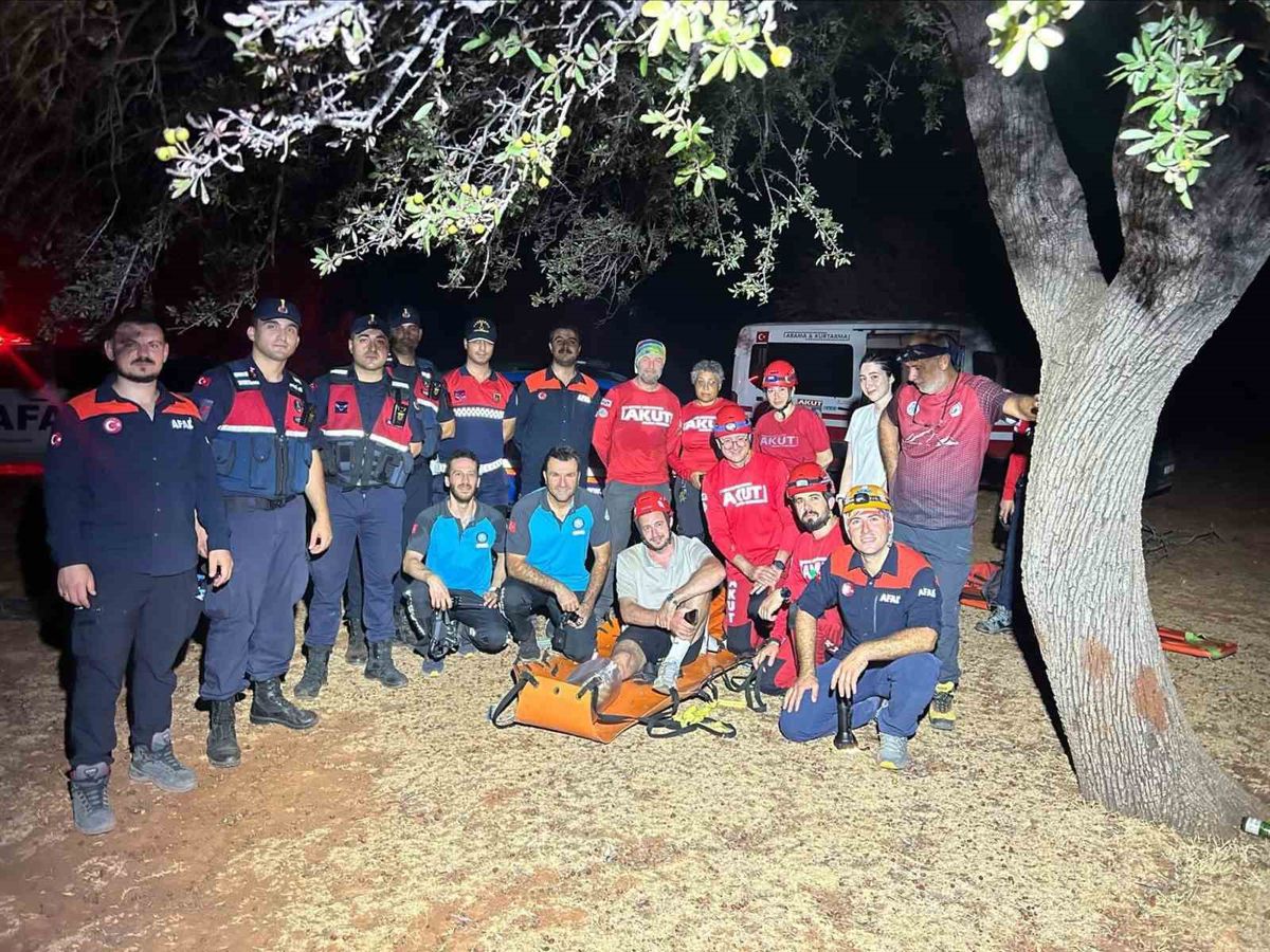 Likya yolunda mahsur kalan turist ekiplerce kurtarıldı