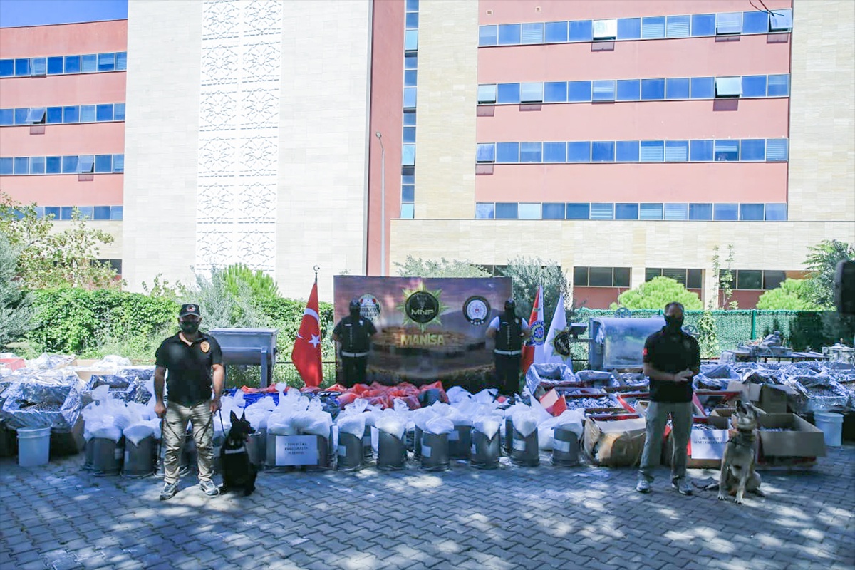 Manisa ve Mersin'de Dev Uyuşturucu Operasyonu