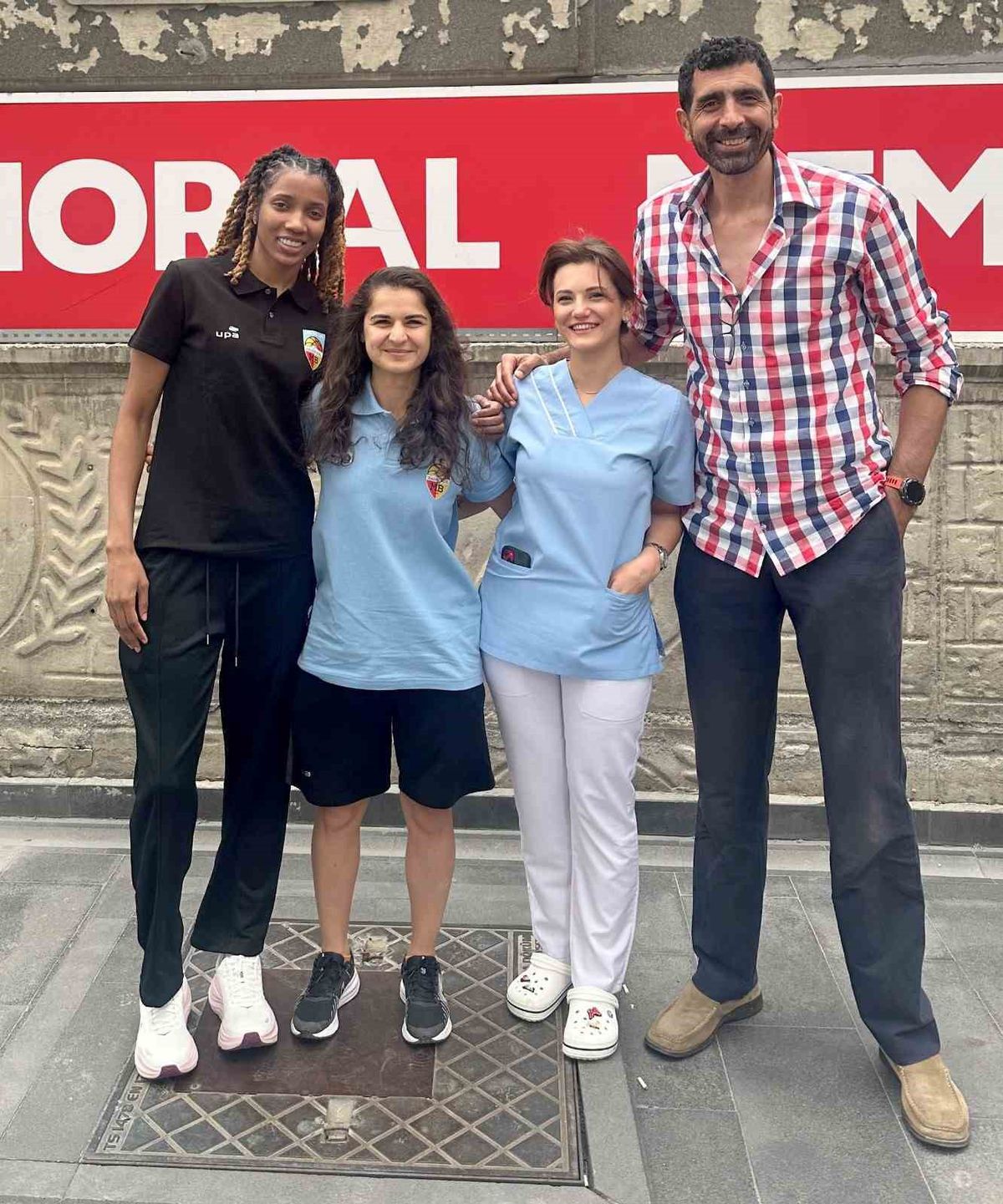 Morgan Jones Sağlık Kontrolünden Geçti