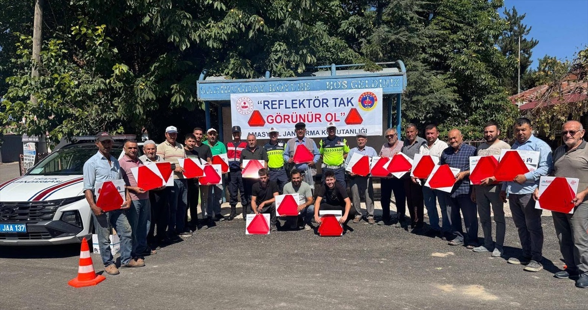 Jandarmadan Traktör Sürücülerine Reflektör Eğitimi